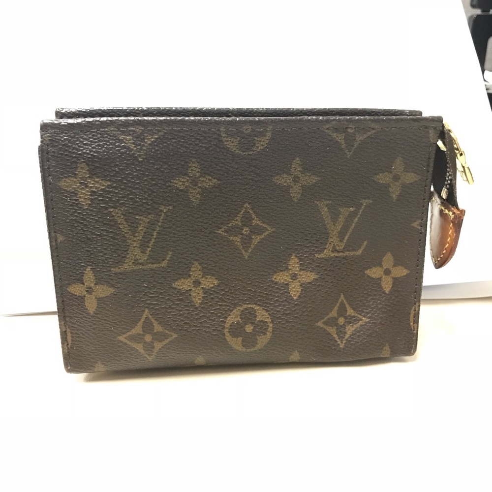 Authentic Louis Vuitton Toilette 15 toiletry bag
